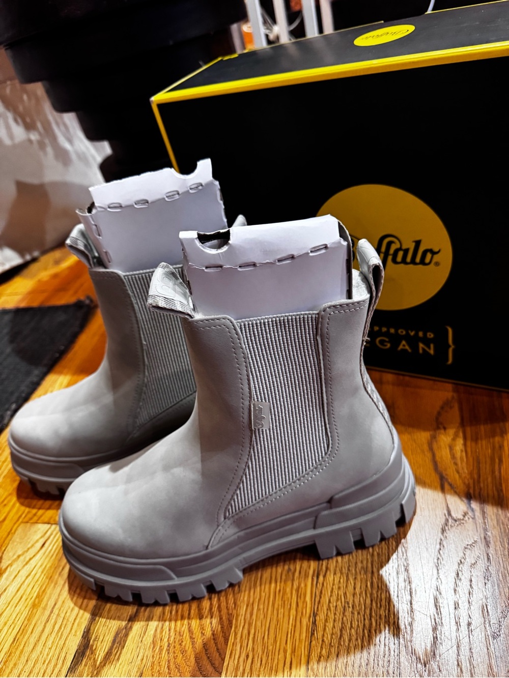 NIB Buffalo David Bitton Grey Aspha Chelsea Mid Boot, Vegan Suede Sz 8.5